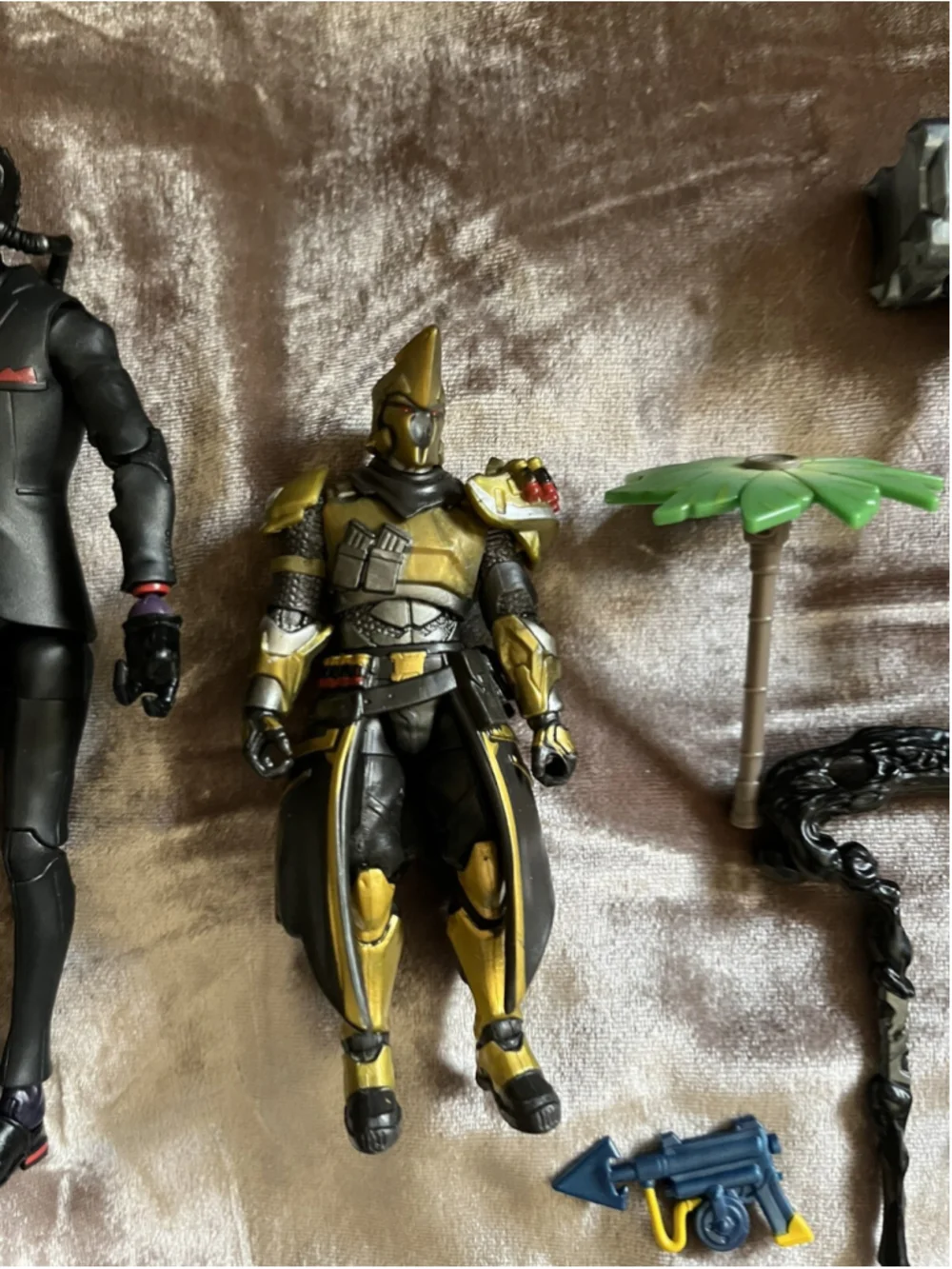 FORTNITE Hasbro Victory Royale Series Chaos Agent Collectible Action FigureBONUS